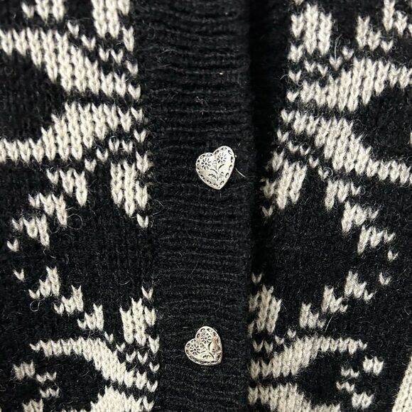 Black and White vintage Patterned Women's Sweater - Picture 2 of 4